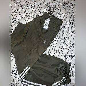 adidas adicolor green cargo pants
